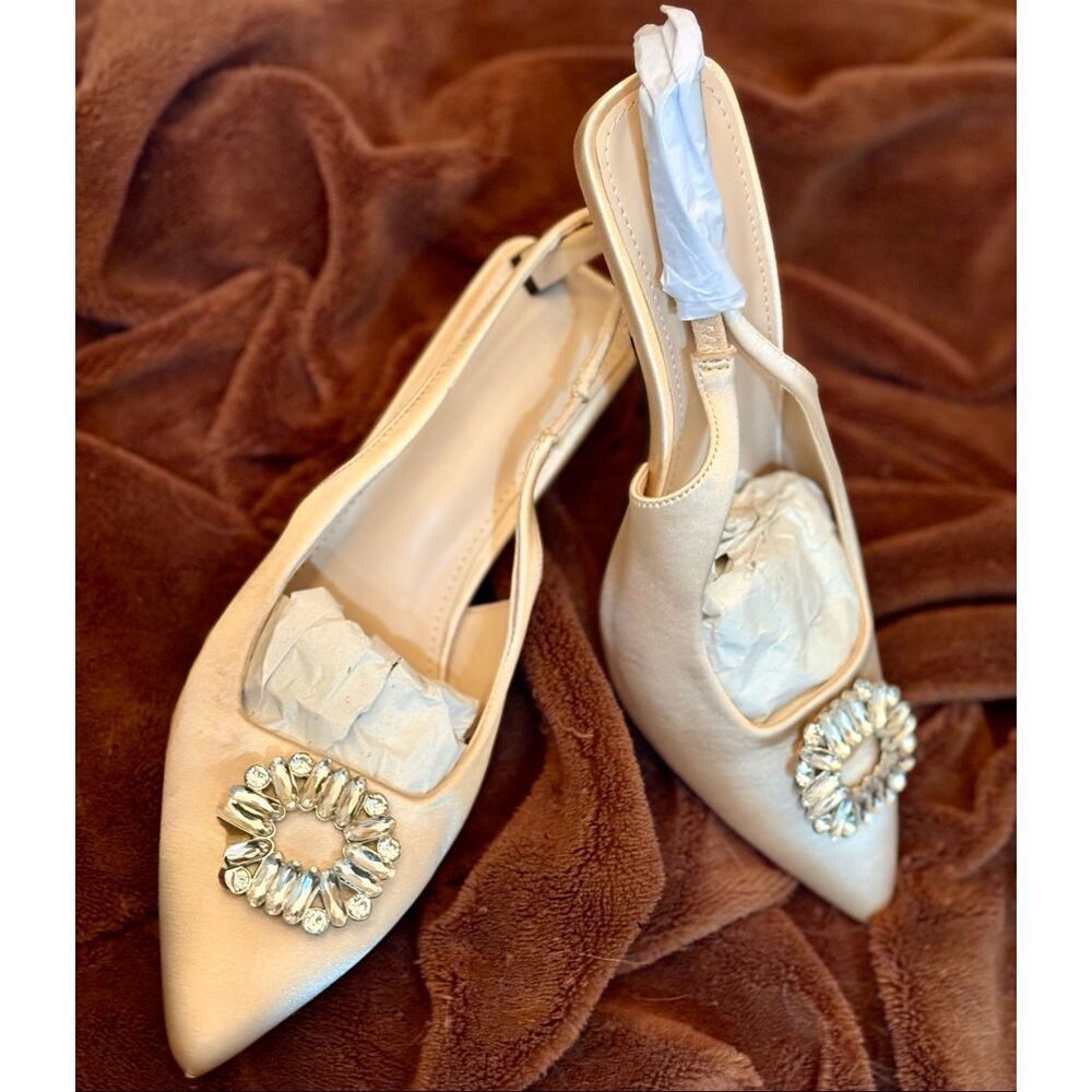 UNKNOWN BRAND - NWT L Sz 8.5 Satin Slingback Heels w/ Rhinestone Brooch Detail